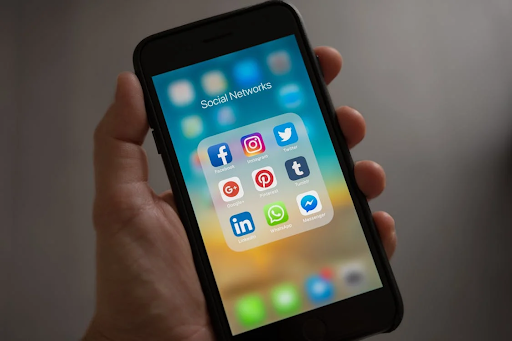 6 Ways To Promote Events On Social Media 2 Smatphone In Hand